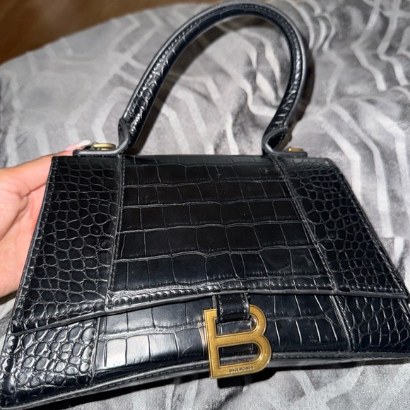 New like bag. Only wore 3 times - Picture 2 of 2